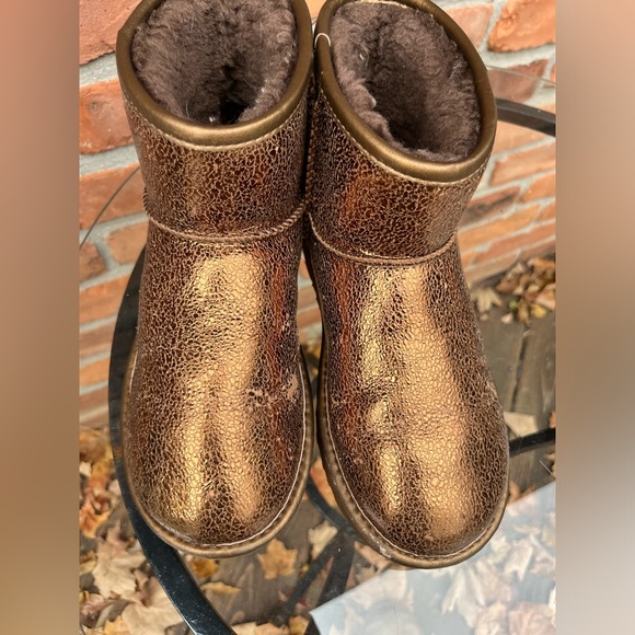 UGG Classic Mini Metallic Sparkle Size 6 Bronze - Picture 1 of 9